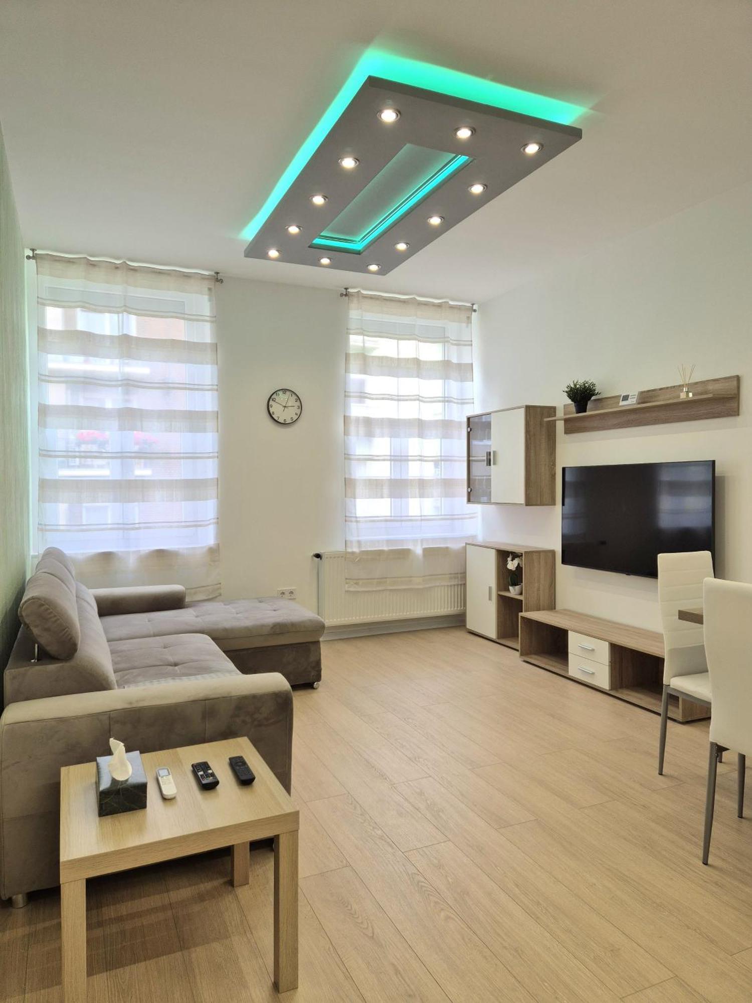 T13 Two-bedroom Apartamento *